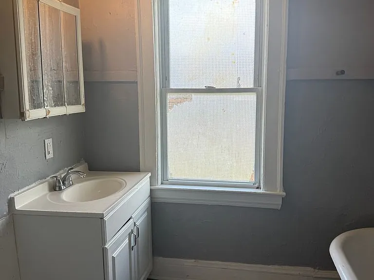 12506 Union Ave — Photo 9