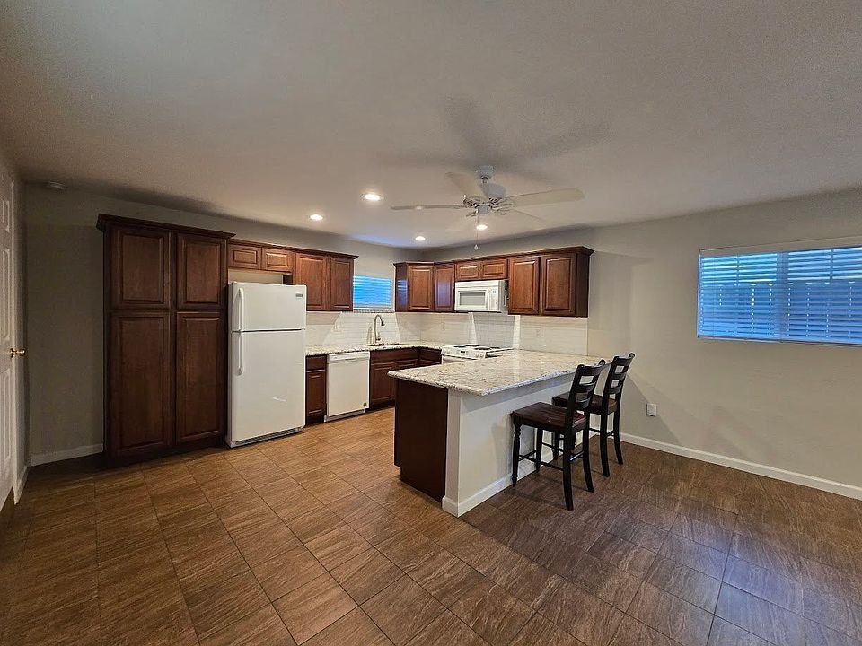 1st image of 921 E Terrace Ave #B