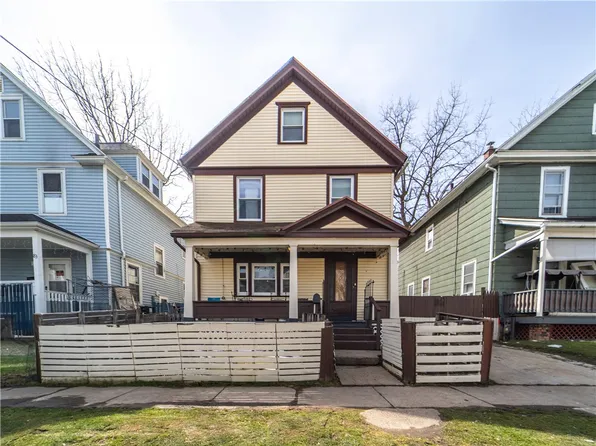 81 Roycroft Dr, Rochester, NY 14621