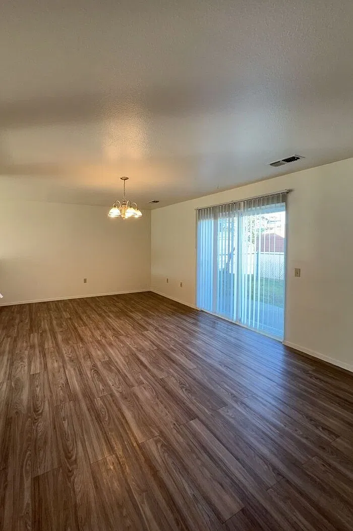 3 bed, 2.0 bath, 1652 sqft, $1,860 — Photo 4