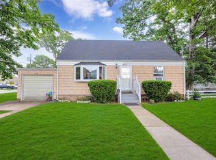 143 Cartwright Blvd, Massapequa Park, NY 11762