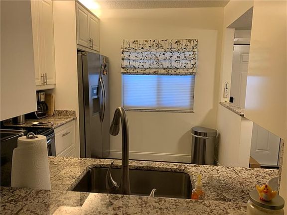 5th image of 1001 SE 6th Ave APT F129
