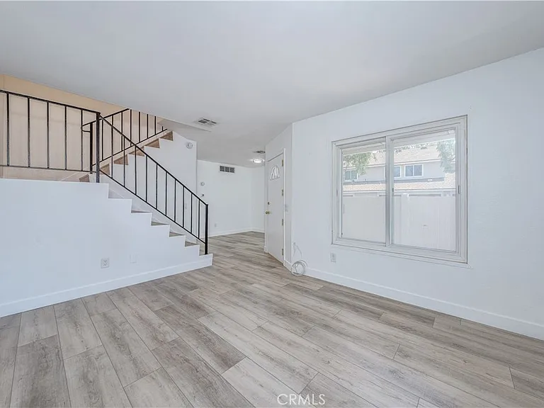 1650 S Campus Ave #17 — Photo 5