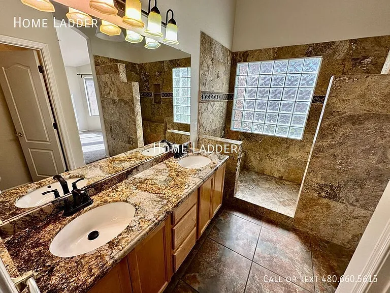 445 E Cantebria Dr — Photo 13