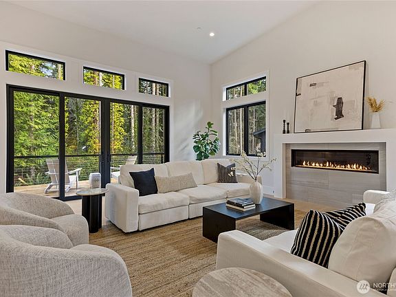 4th image of 13982 Manzanita Road NE
