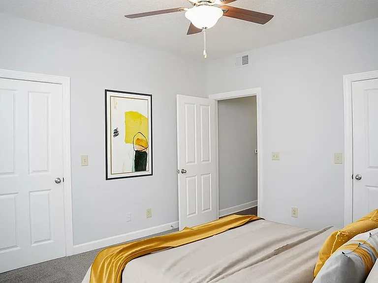 South Bluffs Apartments — Photo 48