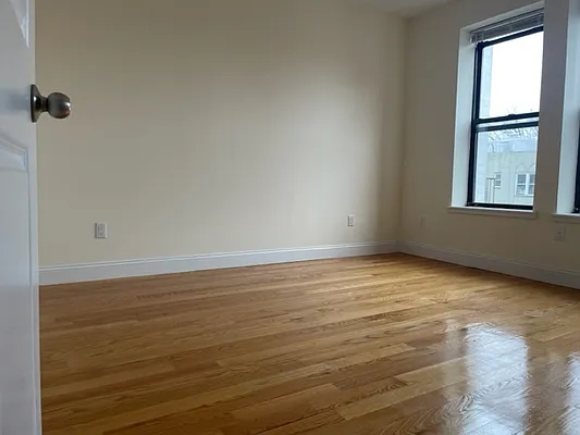 Rented by Alexiou Realty | media 4