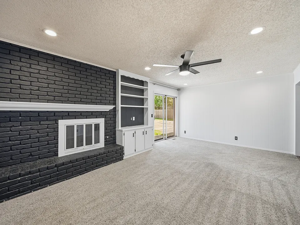 5811 E 61st Pl