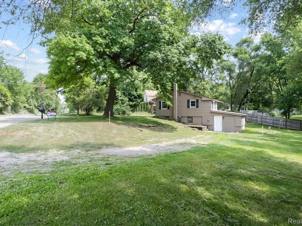 1800 Brewer Rd, Howell, MI 48855