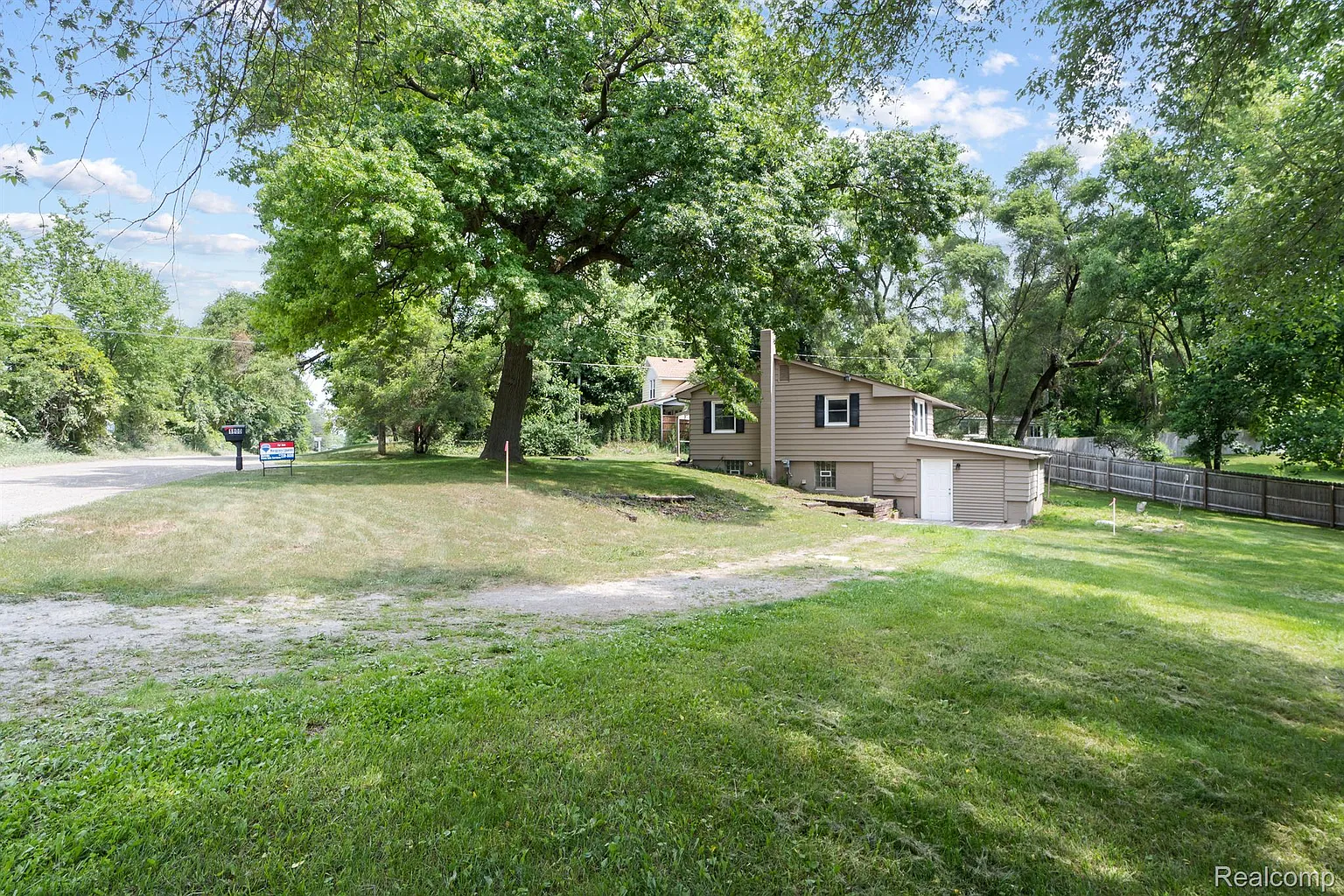 1800 Brewer Rd photo 1