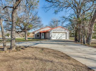 601 N Stewart St, Azle, TX 76020