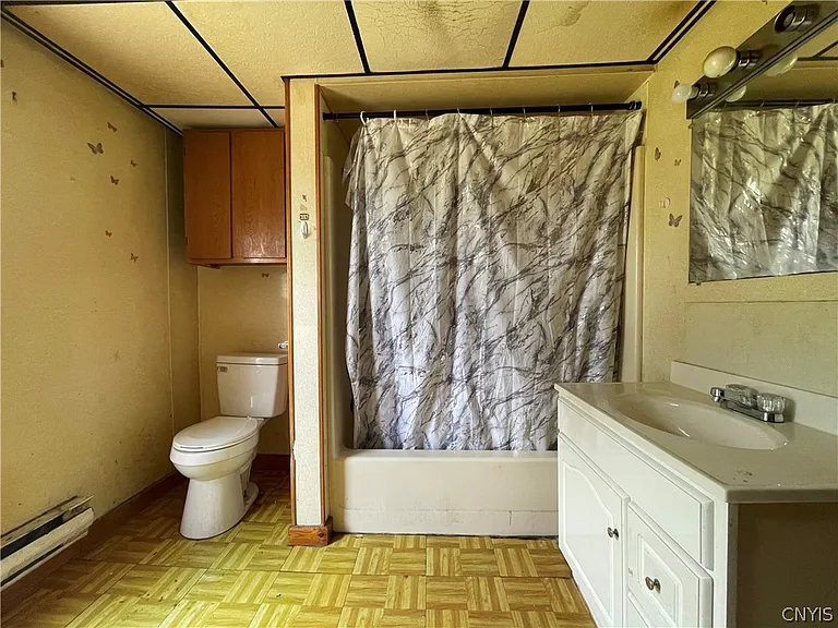 424 W Court St — Photo 6