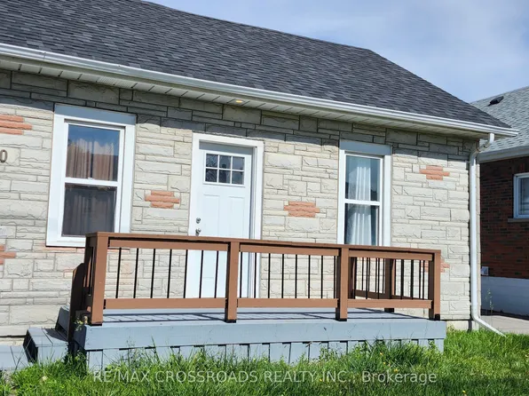 220 McNaughton Ave, Oshawa, ON L1H 3B6