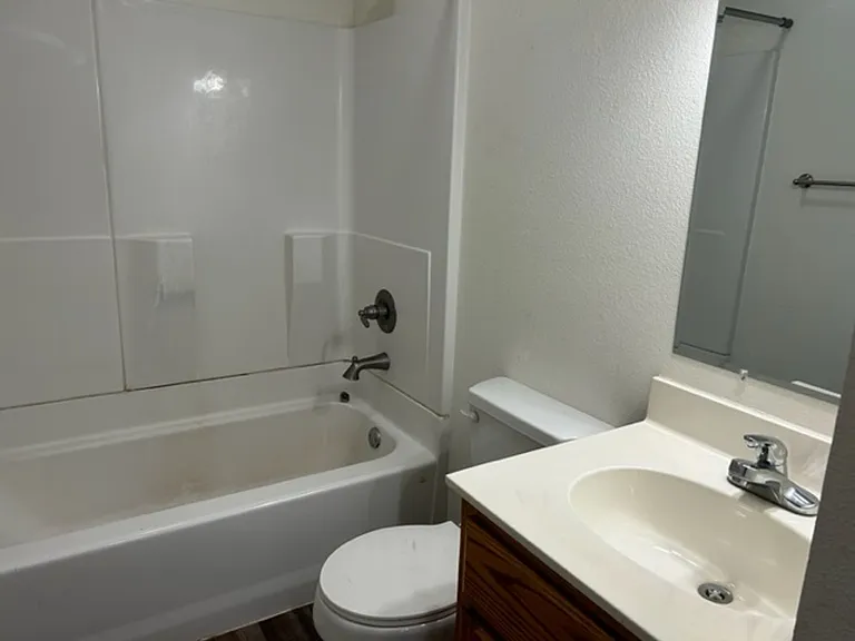 601 Valley View St #4 — Photo 11