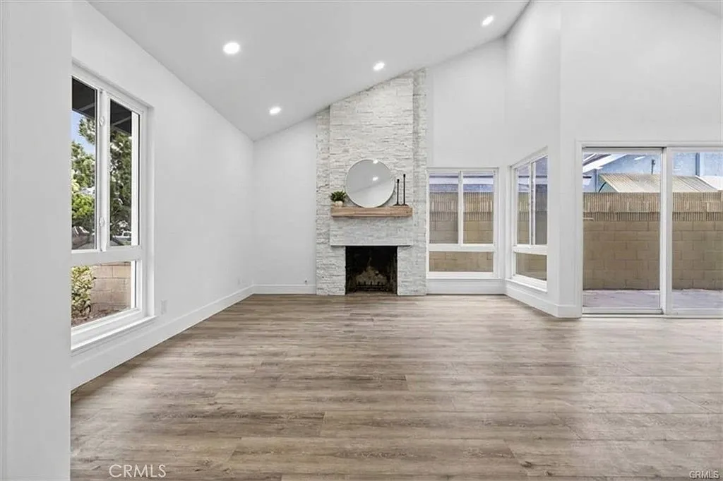 3 bed, 1203 sqft, $4,200 — Photo 3