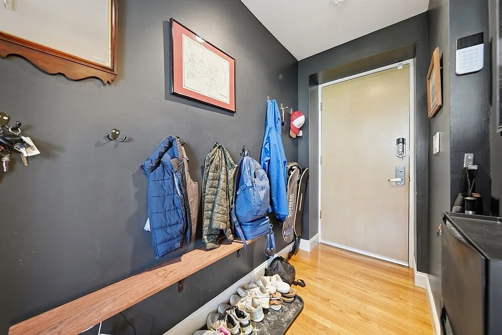 2 bed, 1.0 bath, 966 sqft, $2,300 — Photo 2