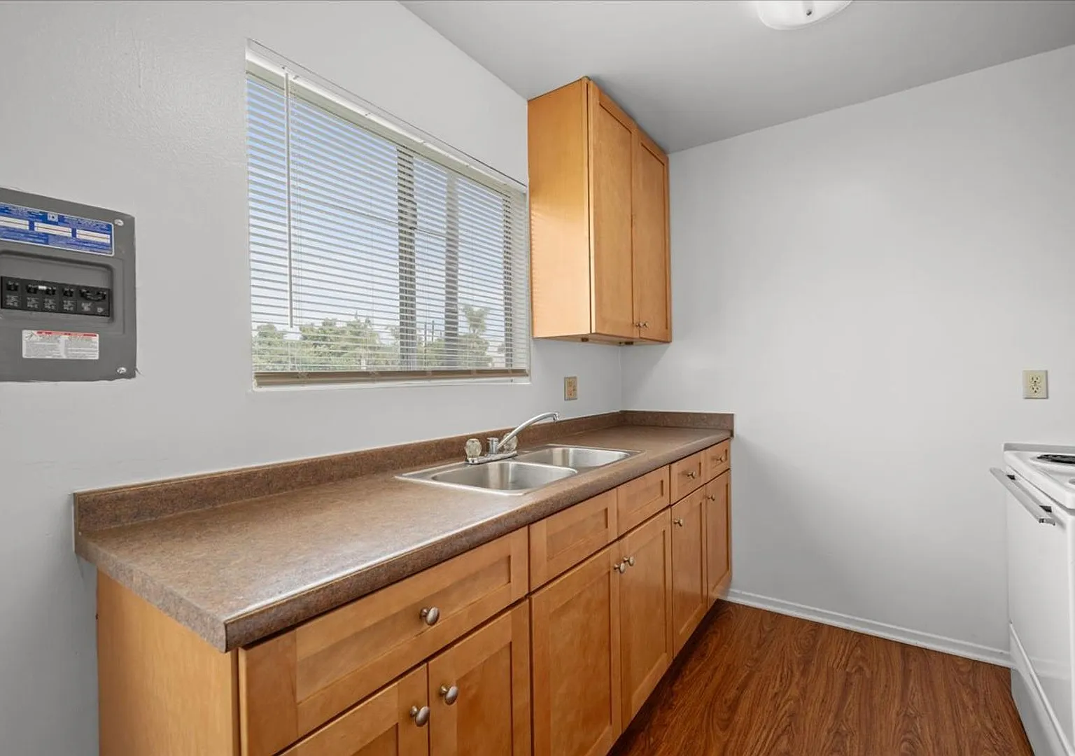 Tally Ho Apartments — Photo 4