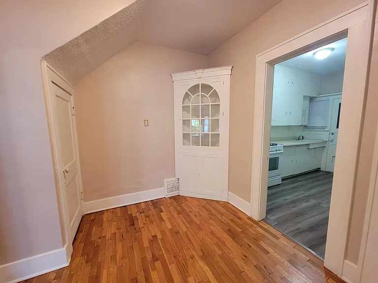 424 S Millwood St — Photo 5