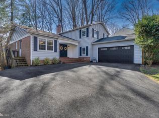 8209 Chivalry Rd, Annandale, VA 22003