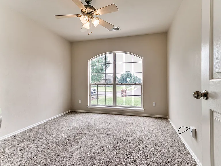 2109 Bradford Way — Photo 10