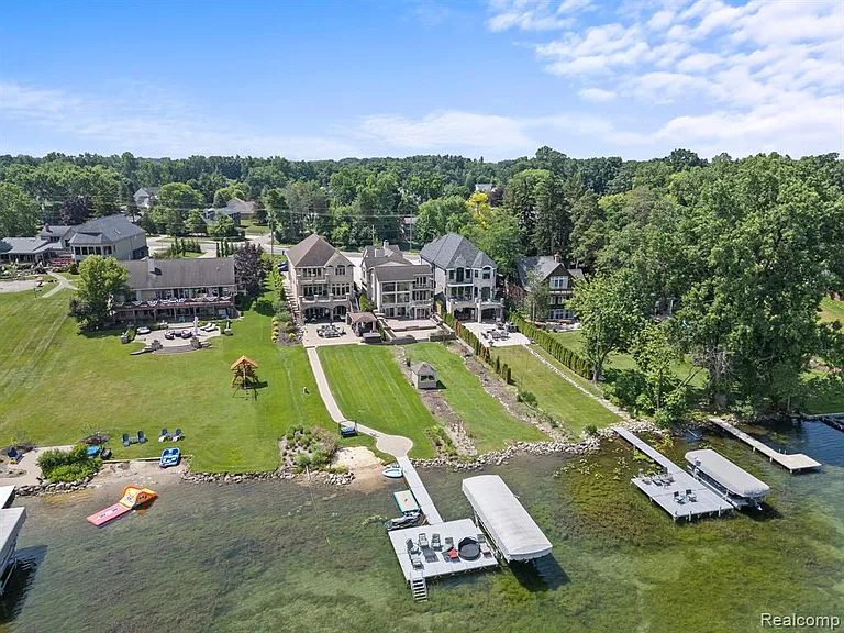 2380 Walnut Lake Rd — Photo 35