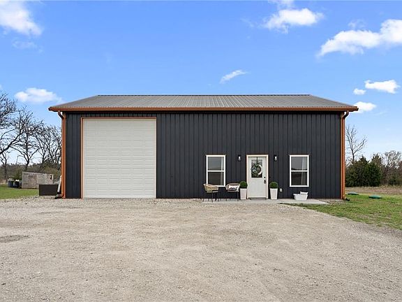 3rd image of 15231 Edgerton Rd