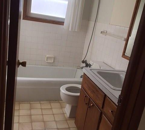 3rd image of 218 Carolyn Ln