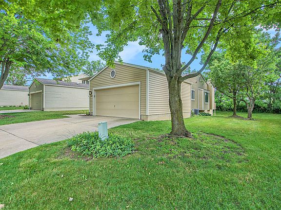 2nd image of 615 Woodcreek Cir Unit 4