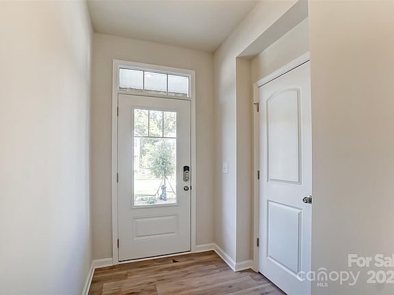 3rd image of 14837 Tamarack Dr