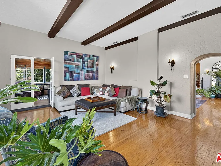 1221 Edris Dr — Photo 11