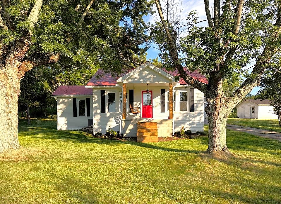 1st image of 412 Twin Oaks Rd