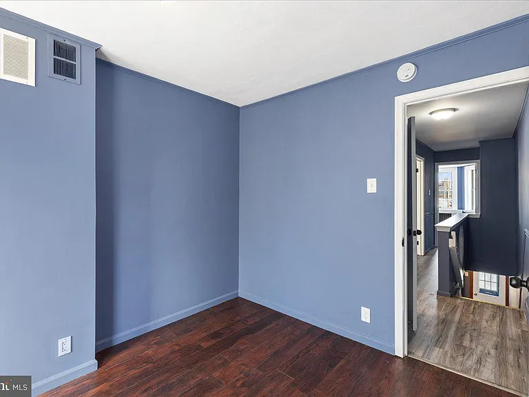 231 S Broadway — Photo 22