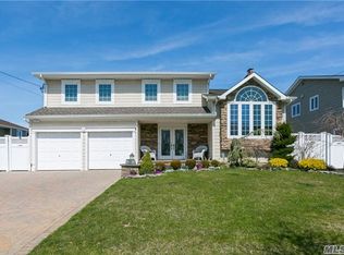 2561 Kevin Rd, Seaford, NY 11783