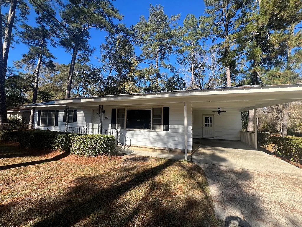 3 bed, 1.5 bath, 1247 sqft, $1,750 — Photo 3