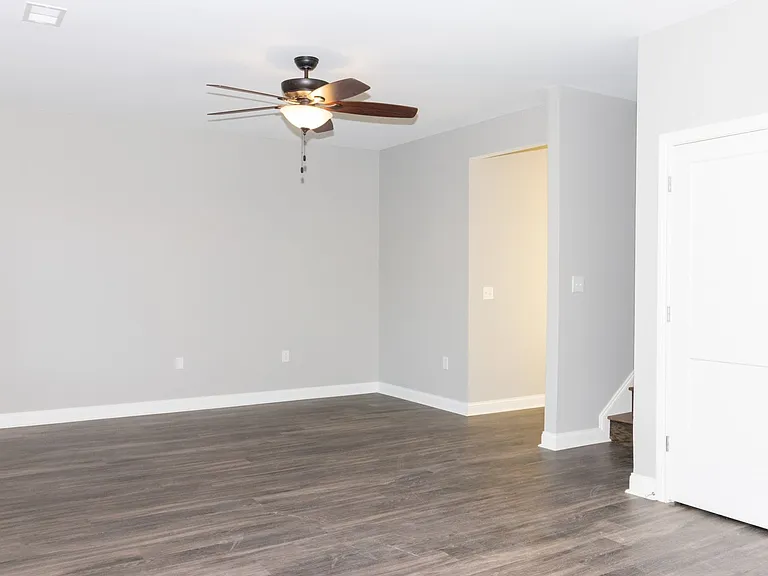 102 Bellbrook Ln — Photo 4