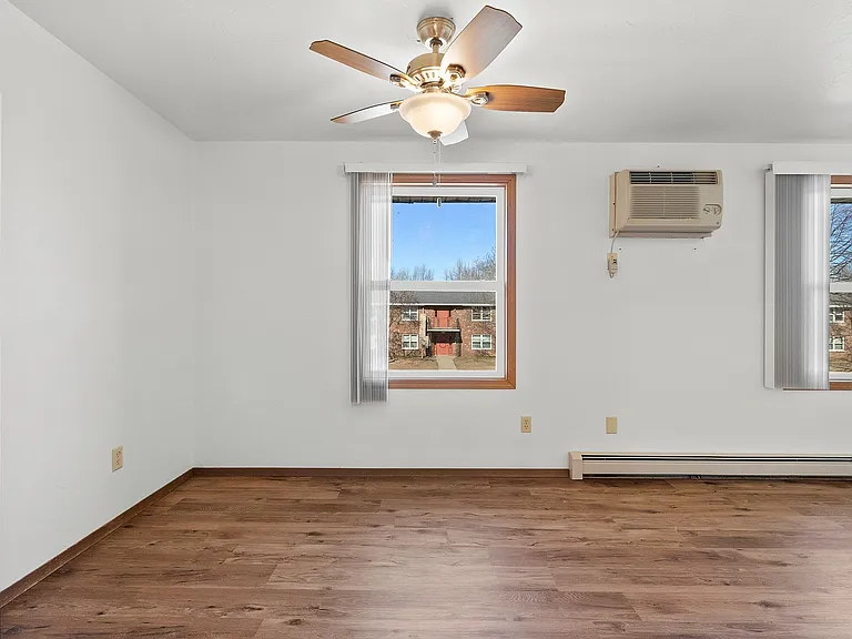 Roland Lane Apartments — Photo 10