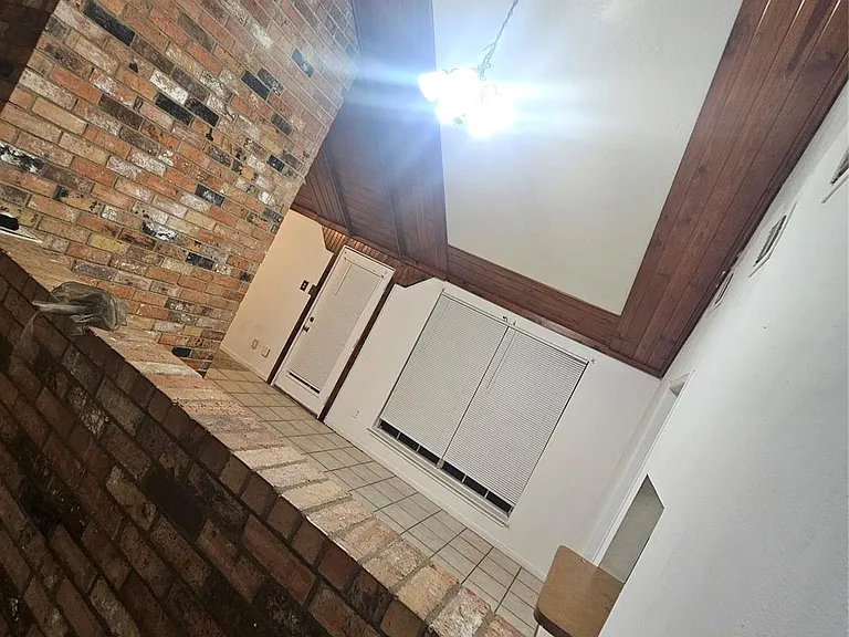 4011 NE Alshire Dr — Photo 12