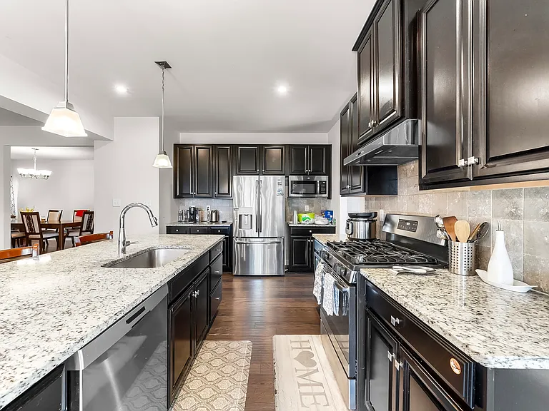305 Goodwick Dr — Photo 6