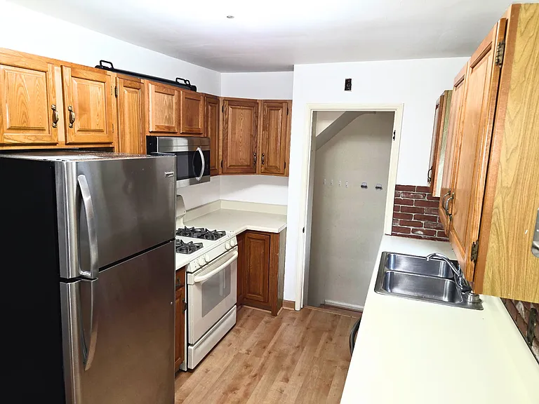 1106 Grove Ave — Photo 6