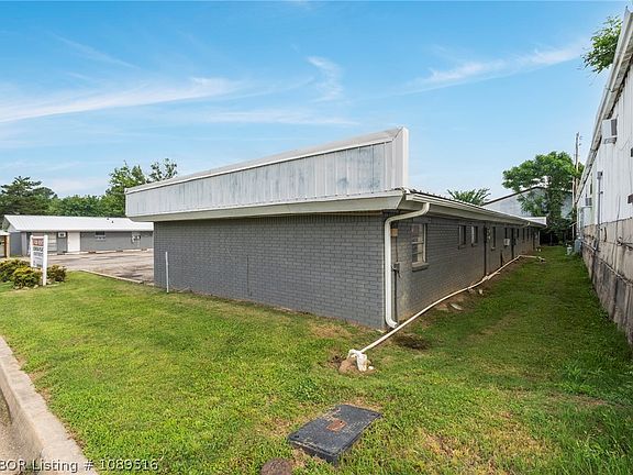 4th image of 100 Georgia Pl
