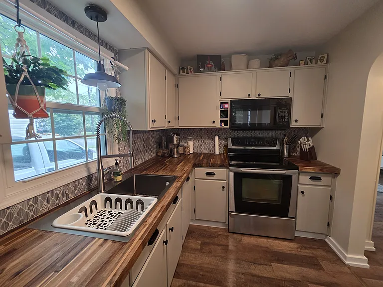 428 Gladstone Rd — Photo 8