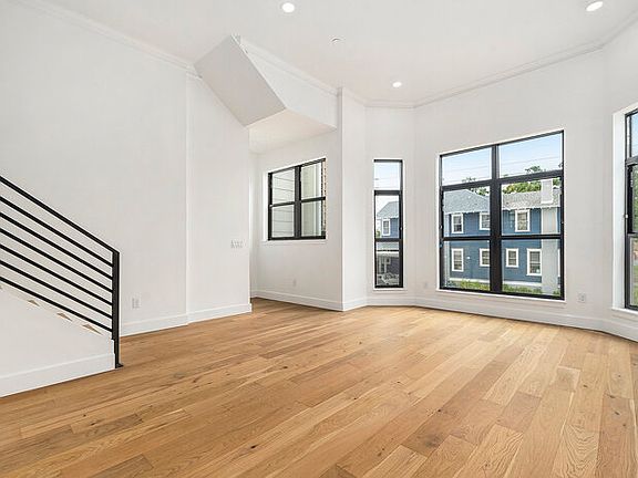3rd image of 1801 N Morgan St Unit 12