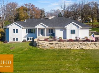 404 Oak Valley Rd, Mount Horeb, WI 53572