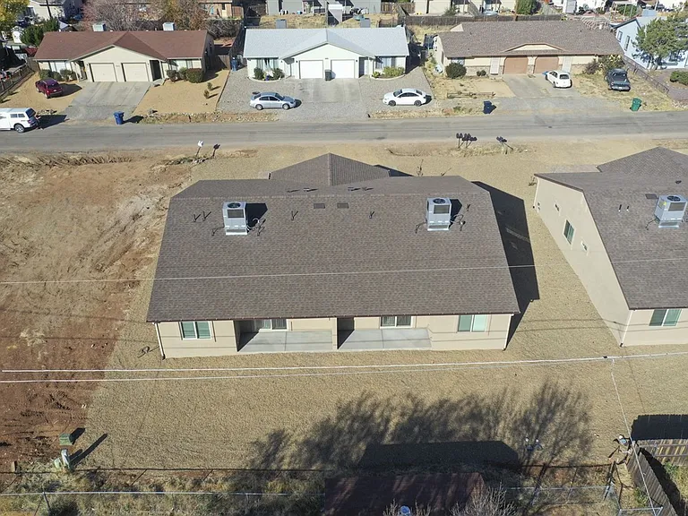 3027 N Corrine Dr — Photo 27