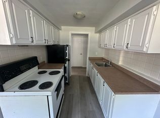 117 Cromwell Ave #1, Oshawa, ON L1J 4T5