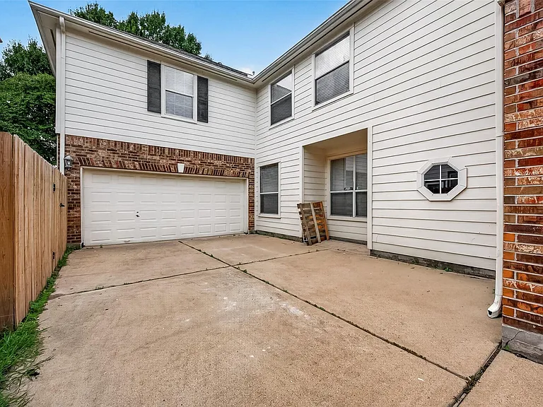 6118 Breezy Hollow Ln — Photo 46