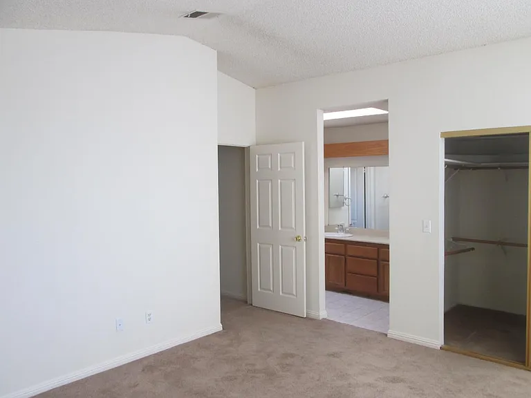 2974 Honeysuckle Cir — Photo 17