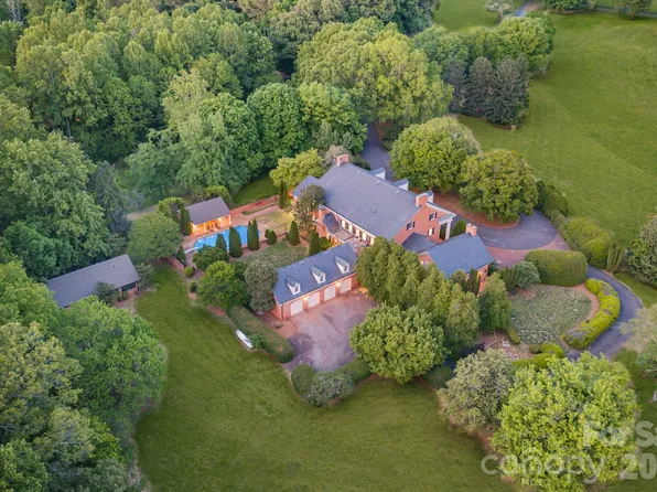 1486 Knolls Dr #2, Newton, NC 28658