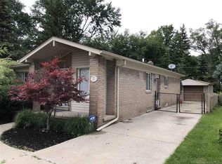 19030 Hilton Dr, Southfield, MI