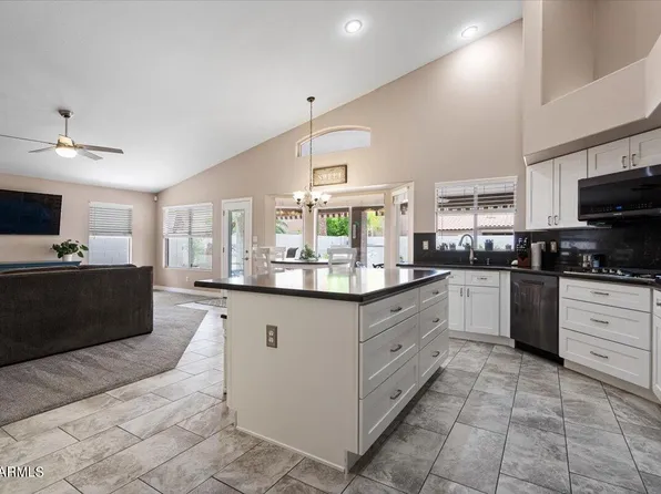 226 S COBBLESTONE Drive, Gilbert, AZ 85296